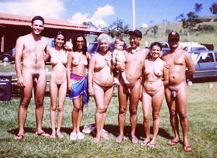 A famlia completa do novo presidente da Federao Brasileira de Naturismo. Trs geraes representadas.